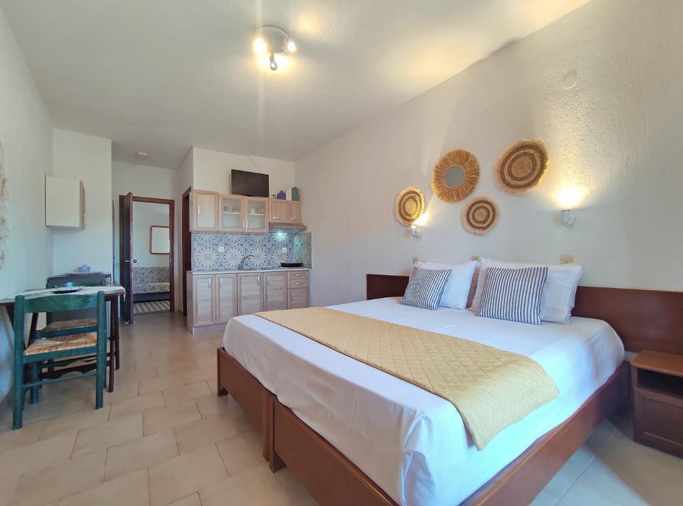Bed, Kitchen or kitchenette, Photo of the whole room