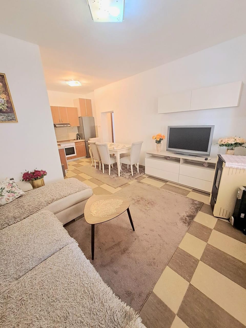 TV and multimedia, Living room, Seating area, Dining area