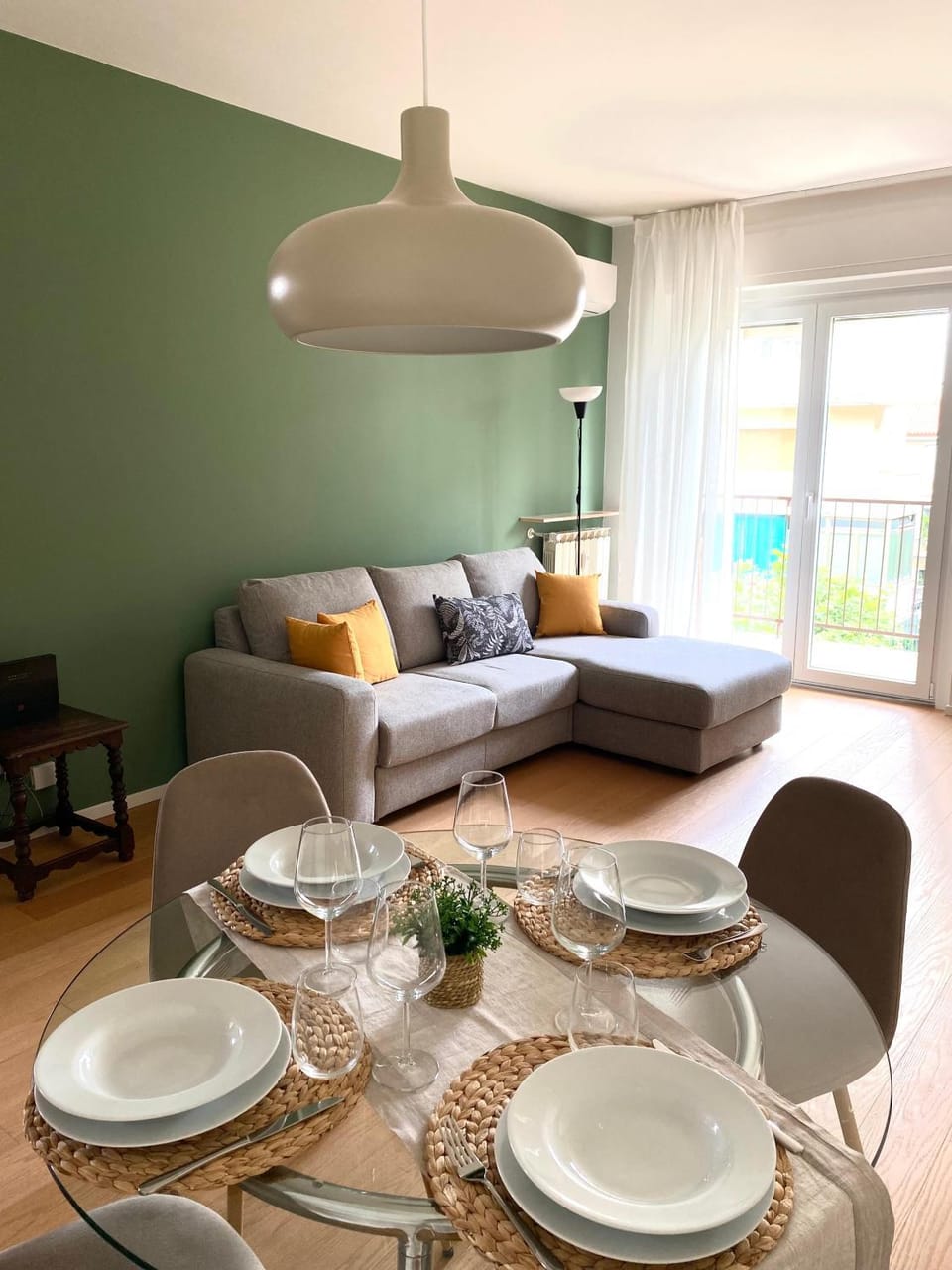 Living room, Dining area