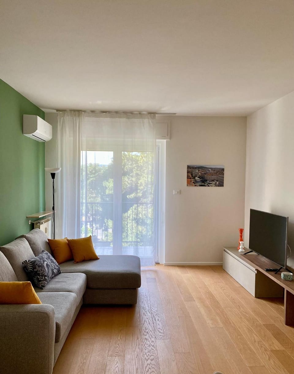 TV and multimedia, Seating area