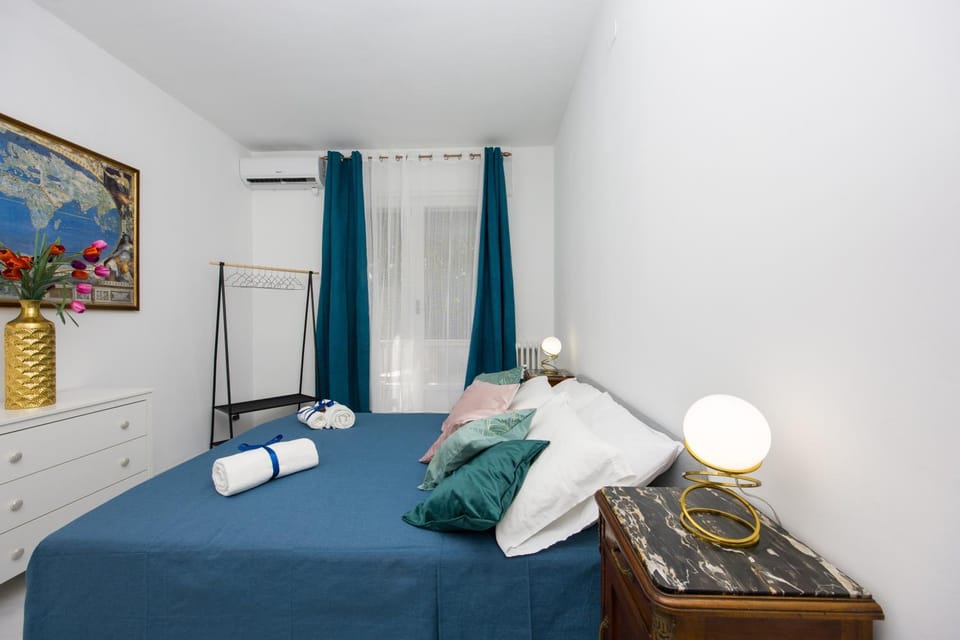 Apartment Metro San Paolo -Air Conditioning-WIFI-TV55"- 9 minutes from the Colosseo Apartment in Rome