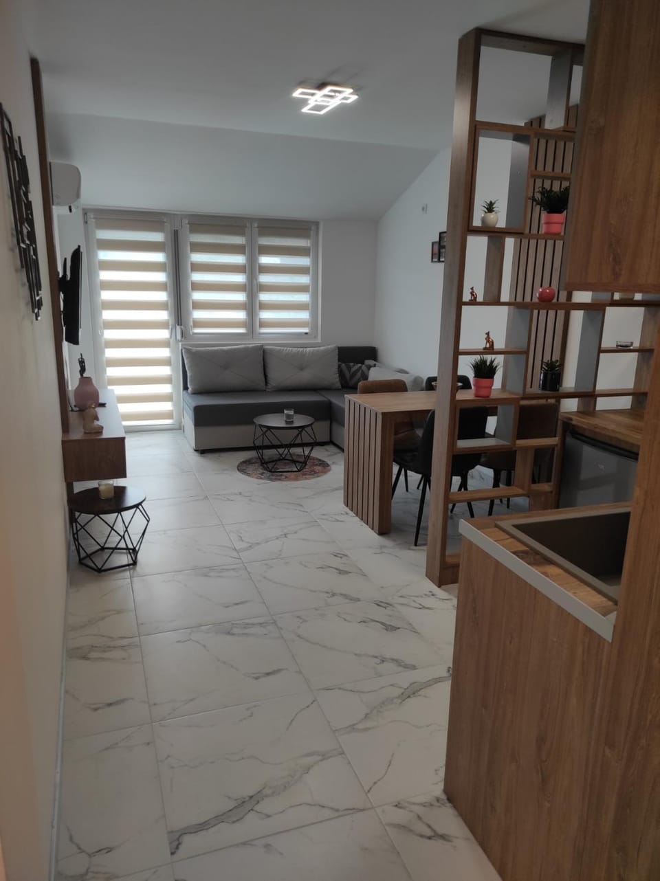 TV and multimedia, Kitchen or kitchenette, Living room, Seating area, Dining area