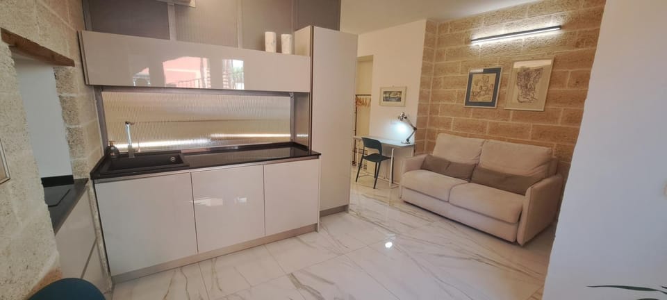 Kitchen or kitchenette, Photo of the whole room, Seating area