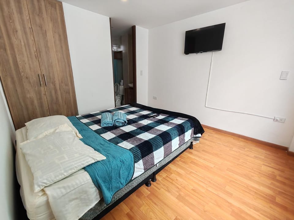 Communal lounge/ TV room, Bed, TV and multimedia, Photo of the whole room, Bedroom