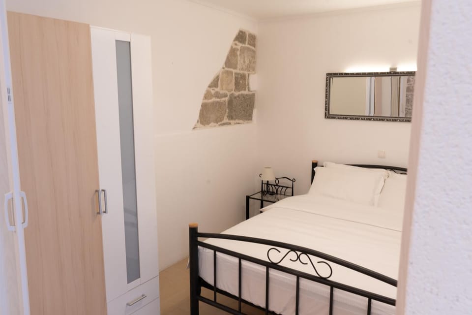 Bedroom, wardrobe
