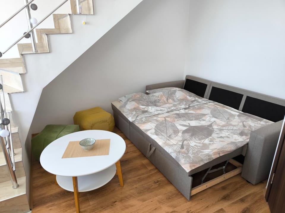 Bed, Living room