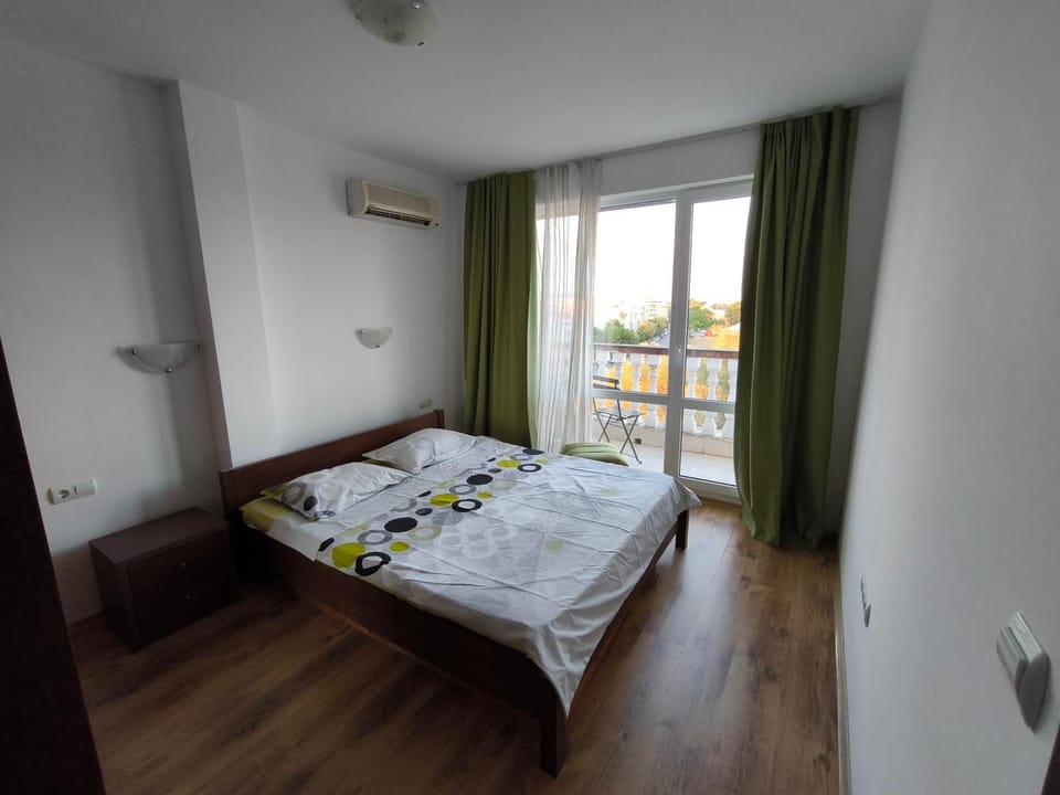 Bedroom, air conditioner