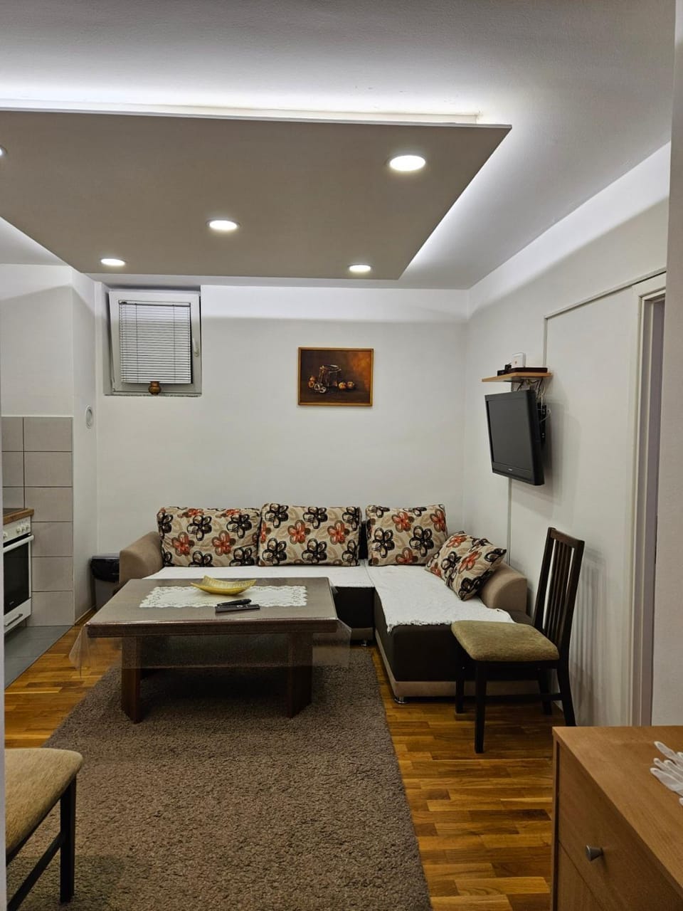Bed, TV and multimedia, Living room, Seating area