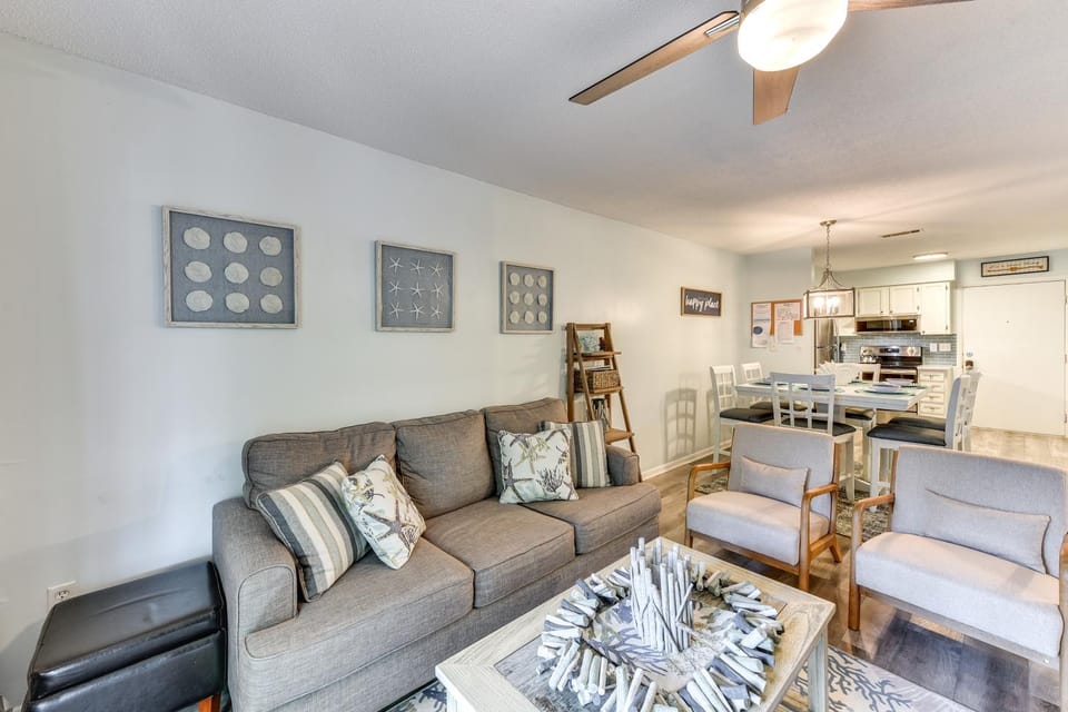 1/2 Mi to Folly Field Beach: Condo w/ 2 Pools House in Hilton Head Island