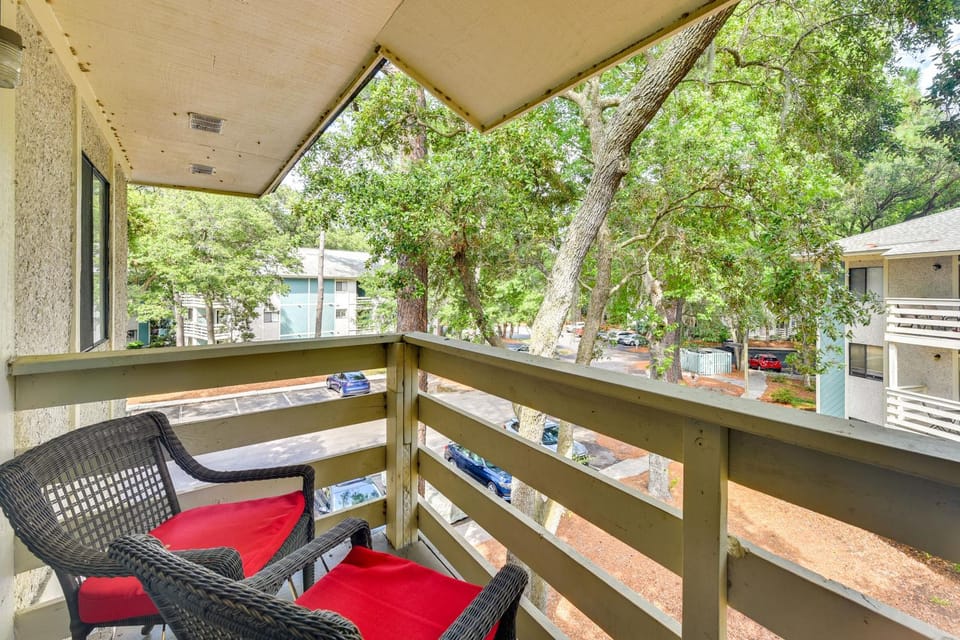 1/2 Mi to Folly Field Beach: Condo w/ 2 Pools House in Hilton Head Island