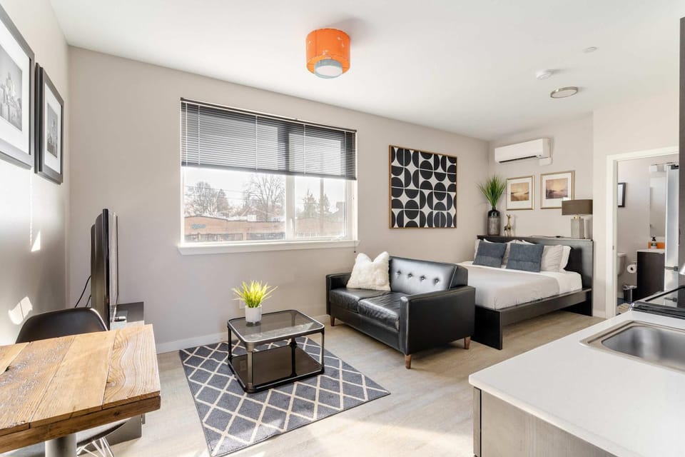 Stay Portland - Modern Portland Studio - Food Carts & Local Shops Apartment in Portland