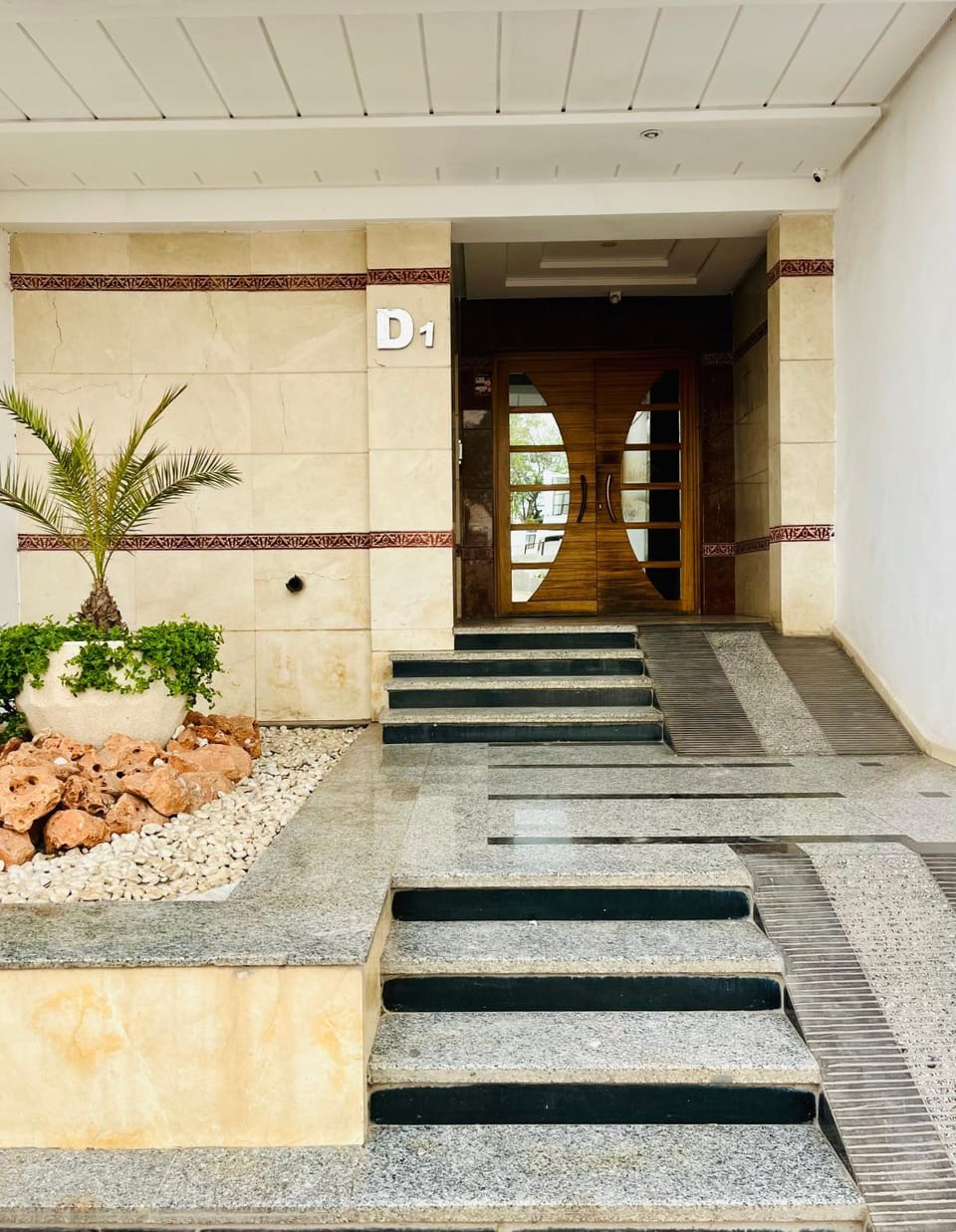 Facade/entrance