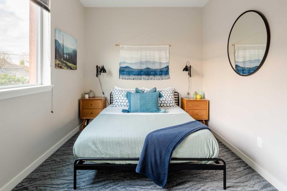 Stay Portland - The Mid-Century Cabin in Portland - Thrift & Eat Cabin in Portland