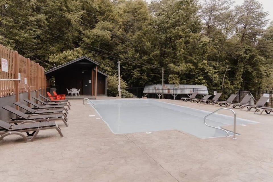 Misty Mountain Sunrise House in Pigeon Forge