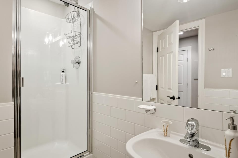 The Crest, Spacious, Central Condo, Free Parking Apartment in Whistler