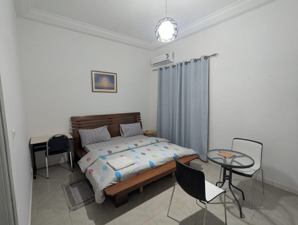 Bed, Seating area, Dining area, Bedroom