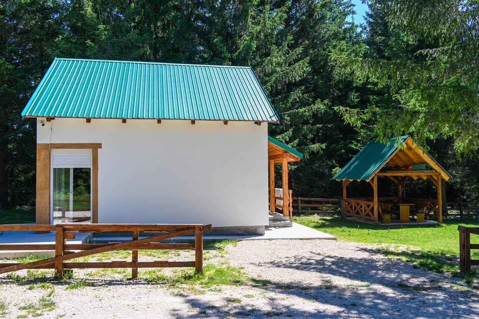 Mountain Majesty House in Montenegro