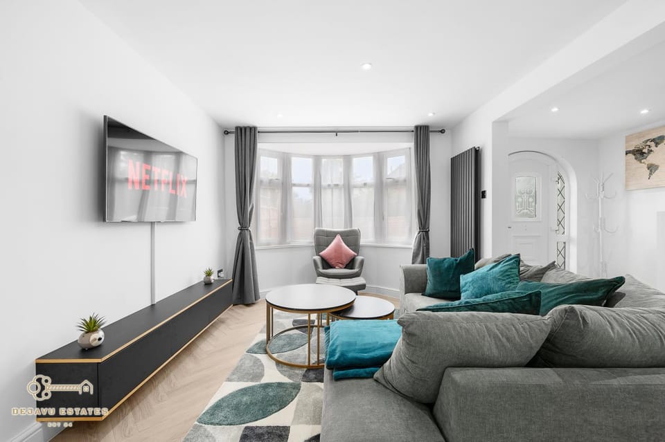 Communal lounge/ TV room, TV and multimedia, Living room