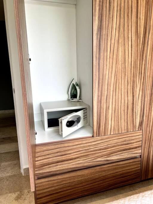 Room Rental Super Comfortable with Office Space! Apartment in Tulum