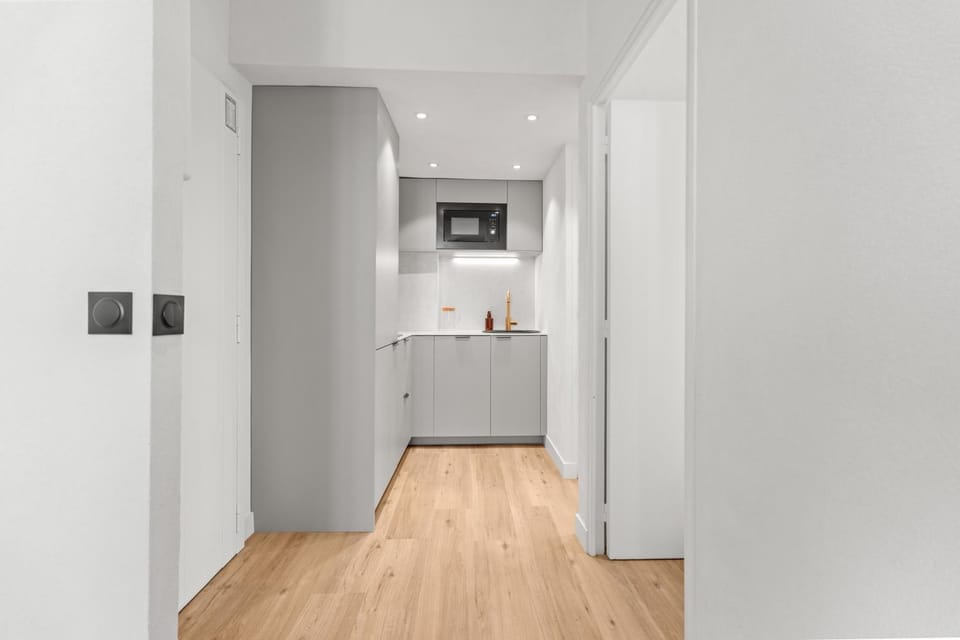 Facade/entrance, kitchen