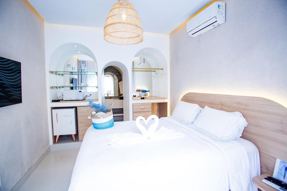 Bed, TV and multimedia, Photo of the whole room, Bedroom, minibar, air conditioner