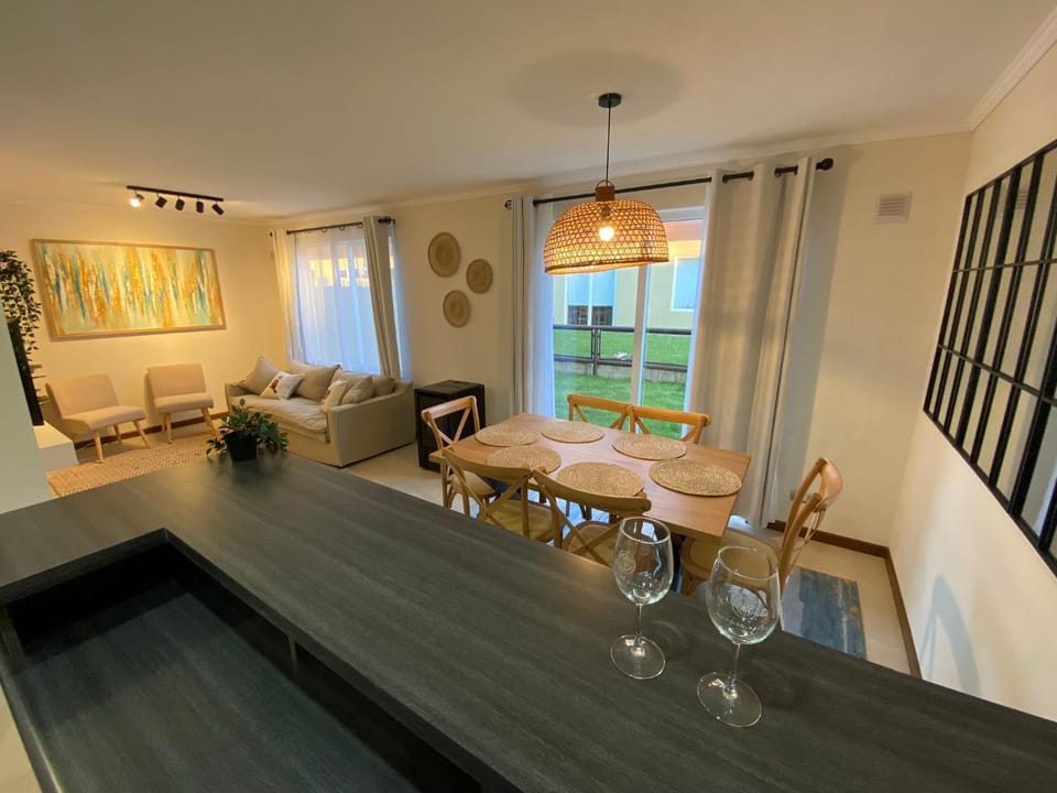 Living room, Dining area