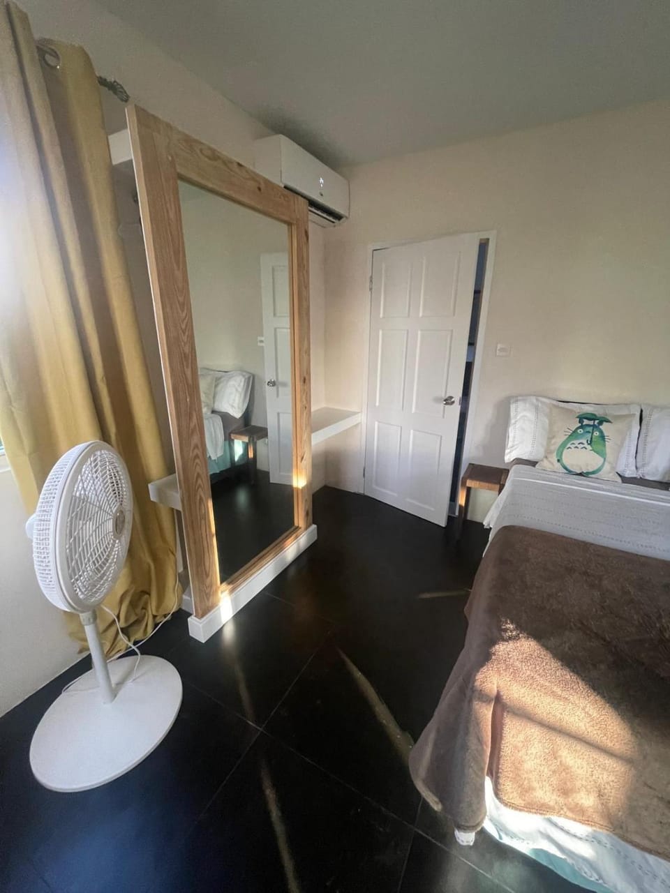 wardrobe, air conditioner