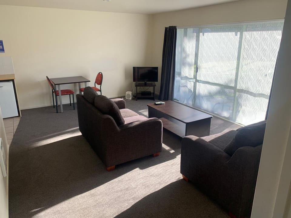 TV and multimedia, Living room, Dining area
