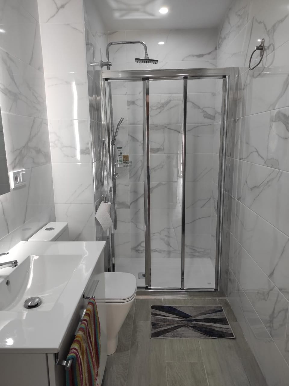 Shower, Bathroom, hair dryier, towels, washing machine, dryer