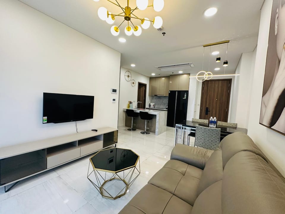 KINGDOM 101 - 2 Phòng Ngủ Quận 10, HCM Apartment in Ho Chi Minh City