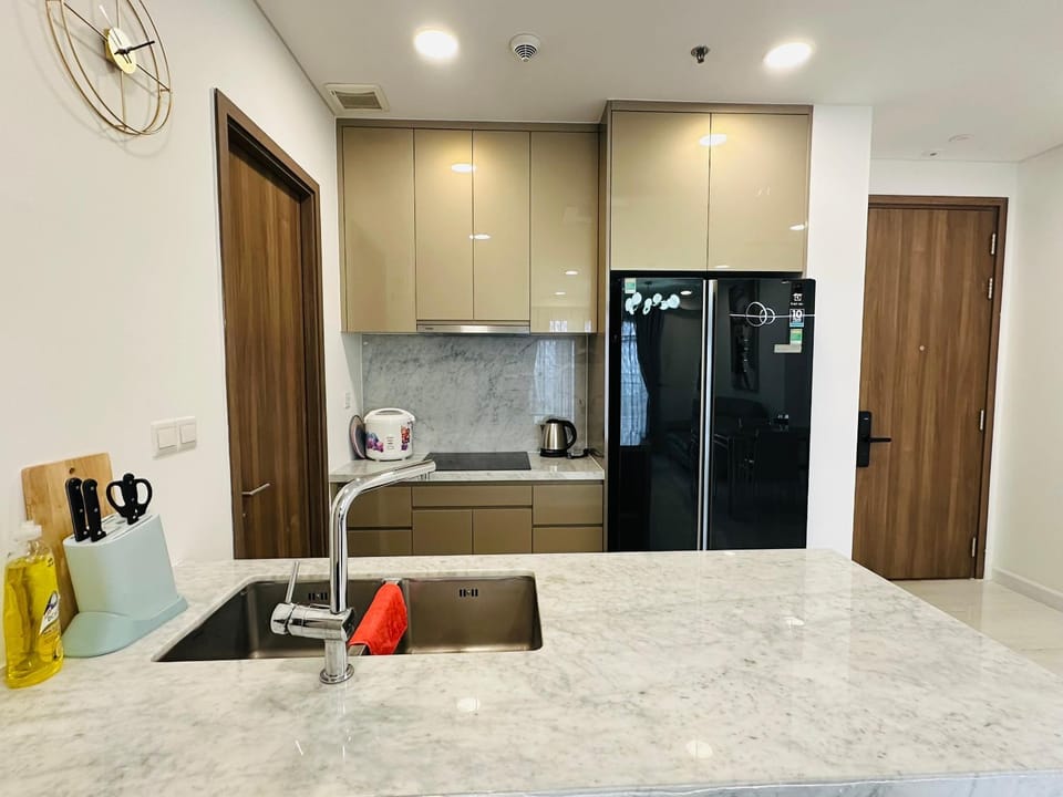 KINGDOM 101 - 2 Phòng Ngủ Quận 10, HCM Apartment in Ho Chi Minh City