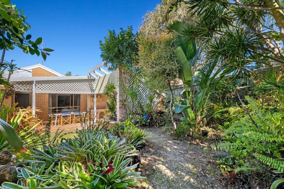 Property building, Spring, Day, Garden, Garden, Garden view