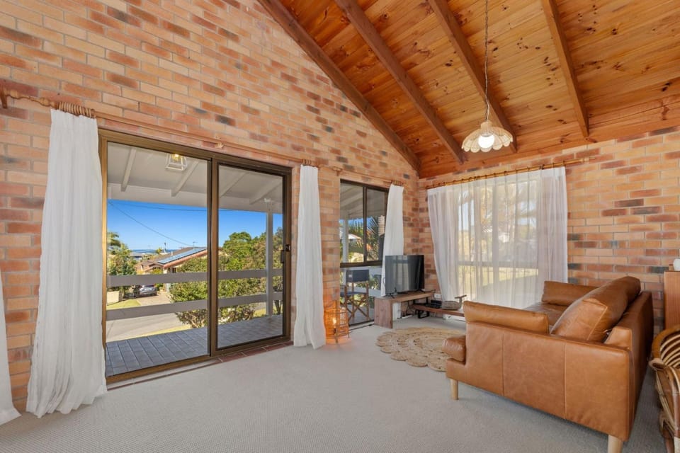 Patio, Day, View (from property/room), Balcony/Terrace, Living room, Seating area
