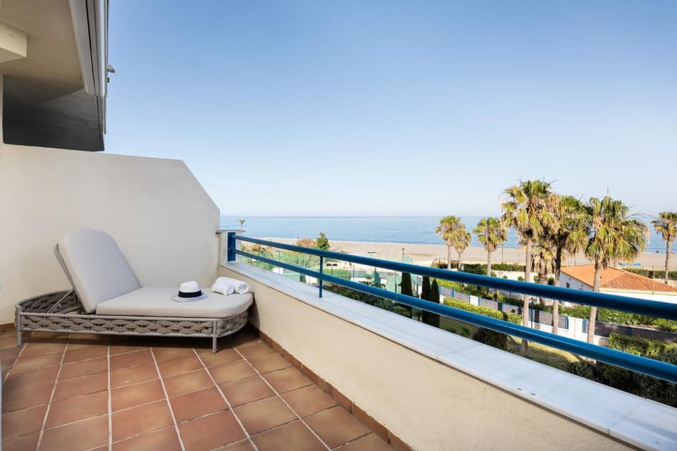 View (from property/room), Balcony/Terrace, Sea view, sunbed