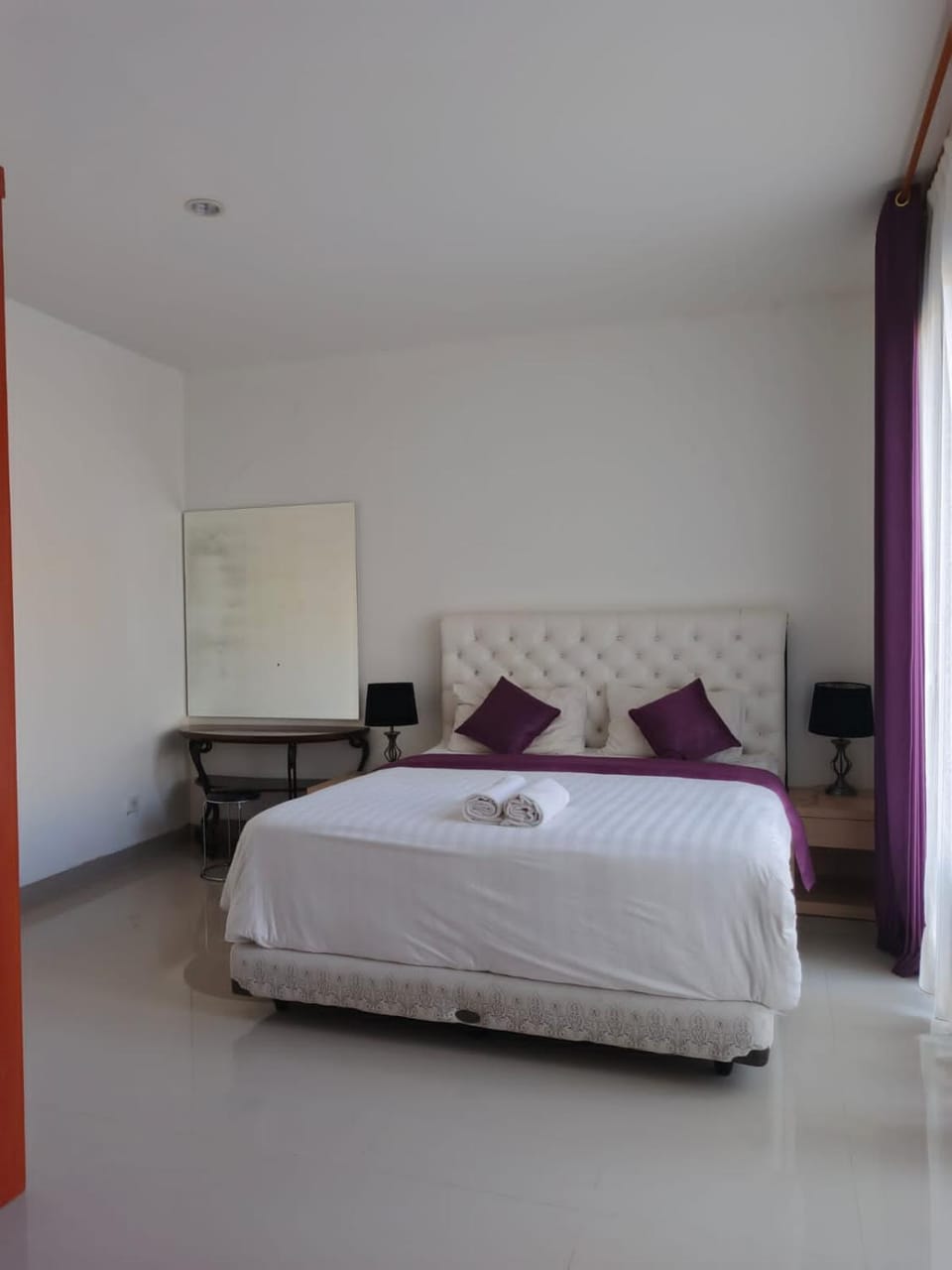 Bed, Bedroom, towels