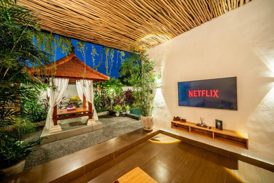 Patio, Garden, Living room, Seating area