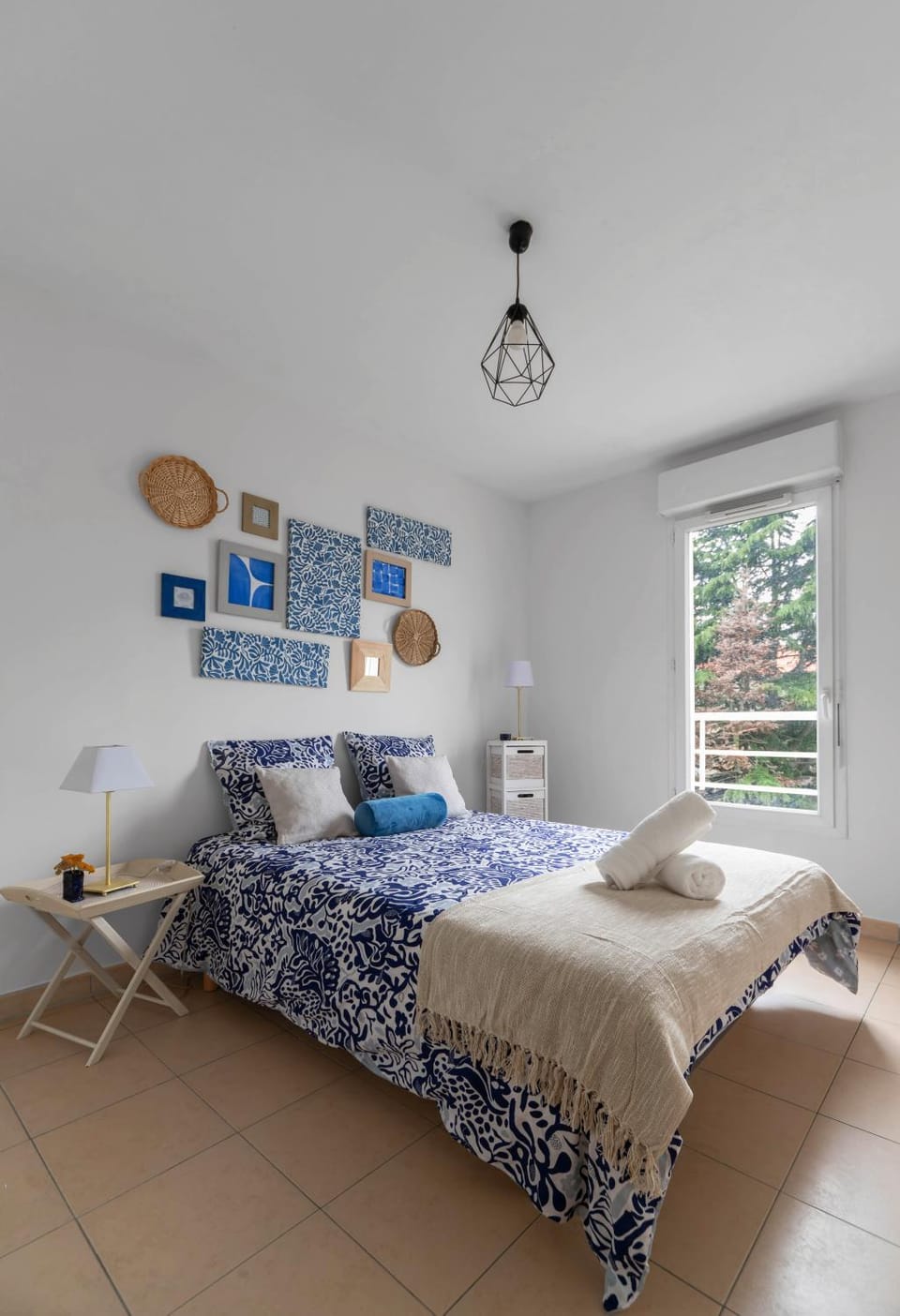 Bed, Photo of the whole room, Bedroom