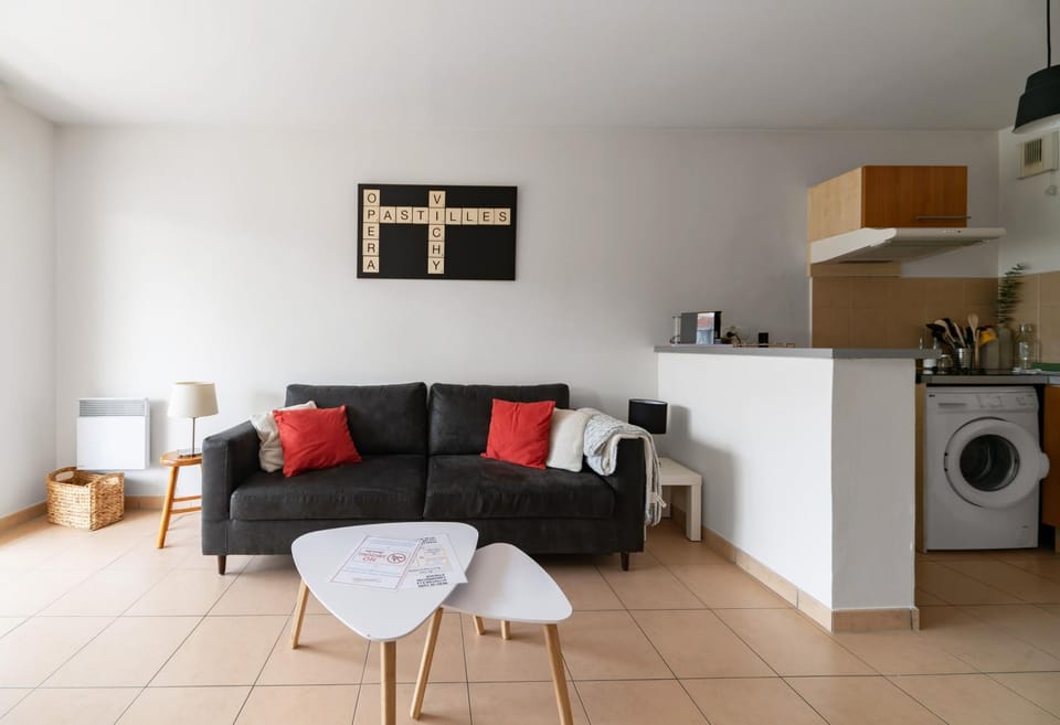 Kitchen or kitchenette, Living room, washing machine