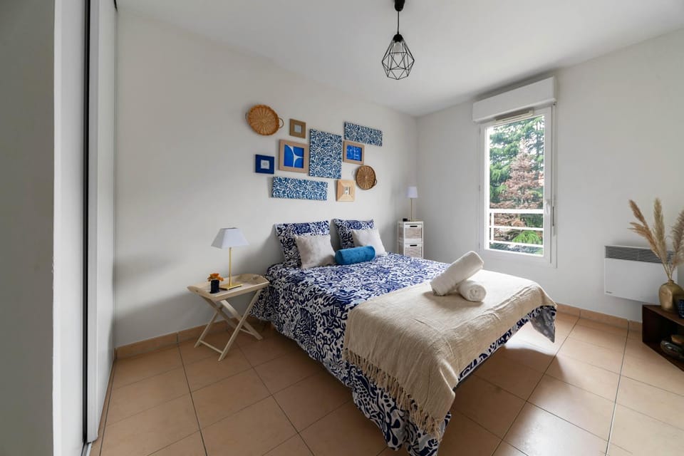 Bed, Photo of the whole room, Bedroom