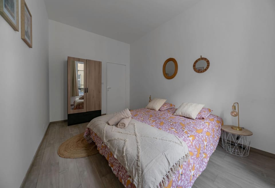 Bed, Photo of the whole room, Bedroom