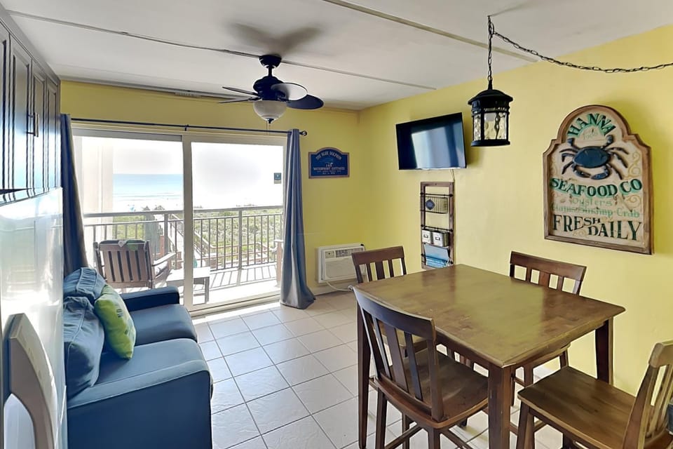 Beachers Lodge 307 Apartment in Crescent Beach