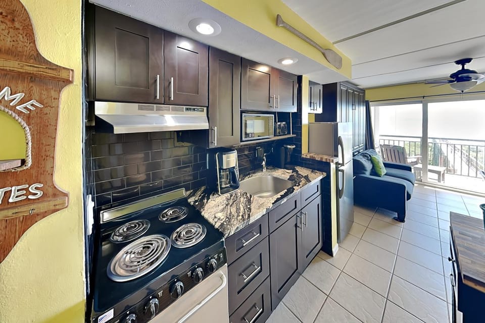 Beachers Lodge 307 Apartment in Crescent Beach