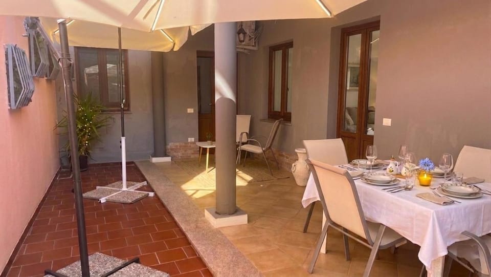 Patio, Dining area