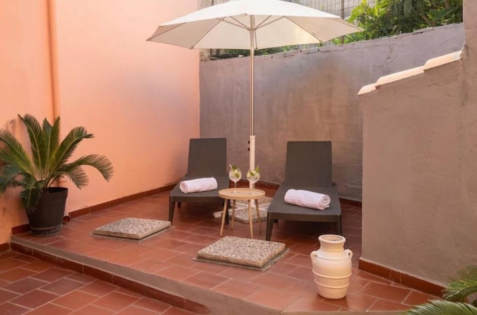 Patio, Garden, sunbed, towels