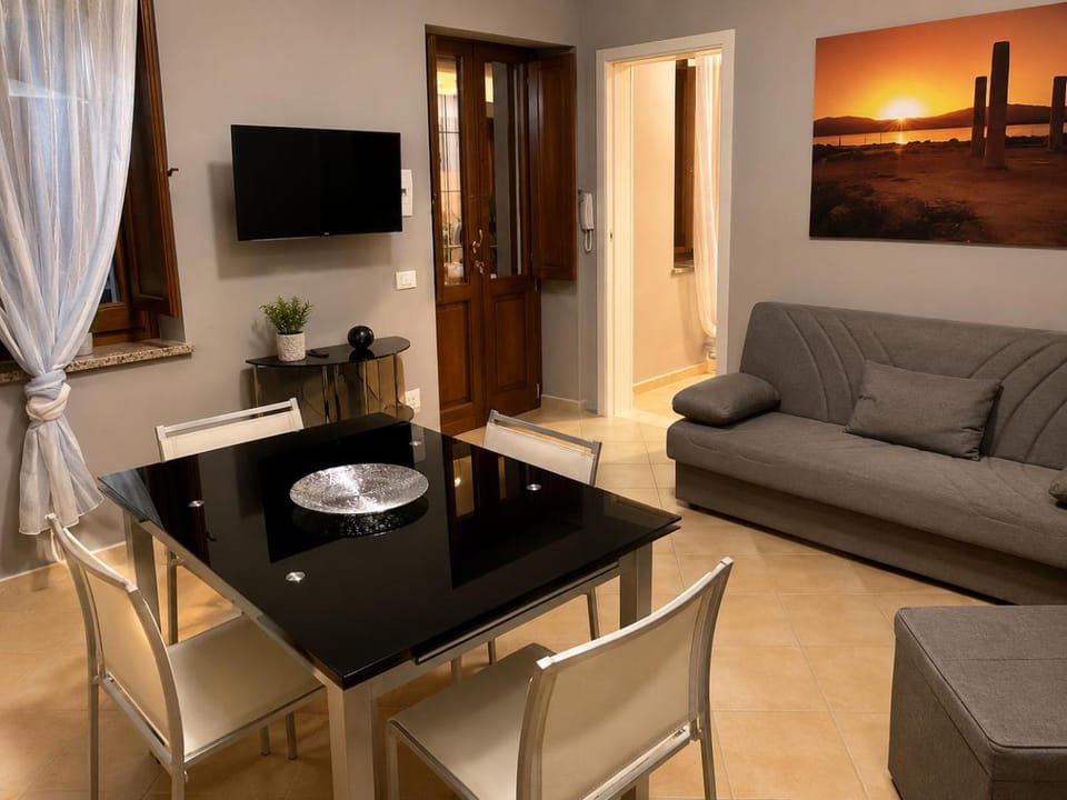 TV and multimedia, Living room, Dining area, Evening entertainment