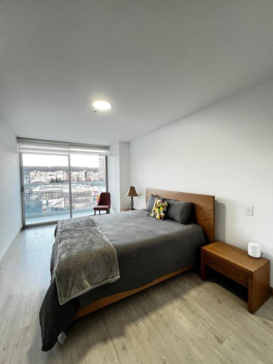Bed, Balcony/Terrace, Photo of the whole room, Bedroom, Quiet street view, towels