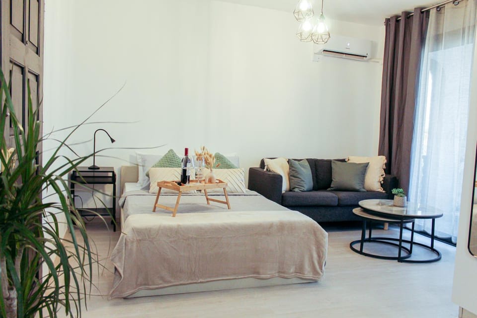 Bed, Photo of the whole room, Seating area, Bedroom