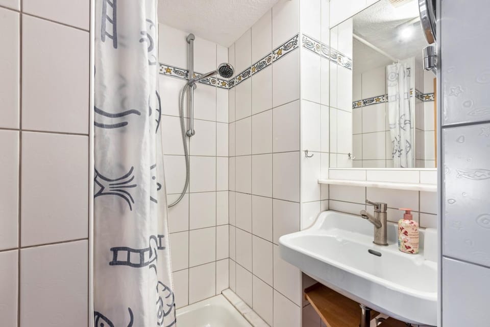 Bathroom, Living room