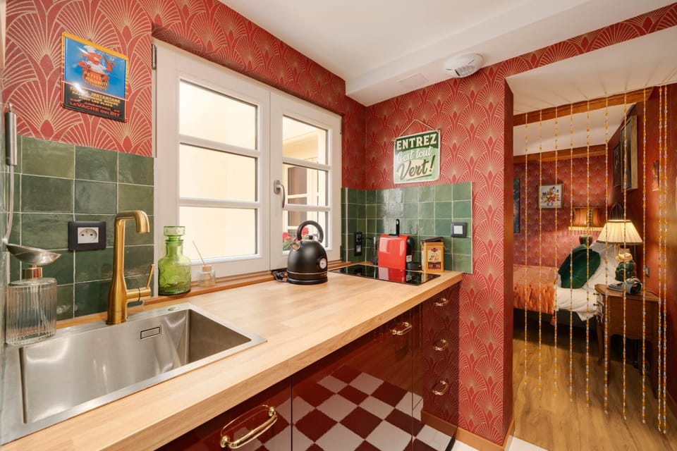 Coffee/tea facilities, kitchen