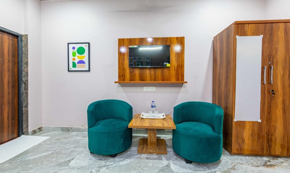 Seating area, Bedroom